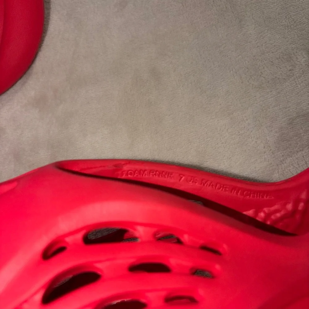 Adidas Yeezy Foam Runner Vermilion Red GW3355 Mens 7 Slip On Sneakers